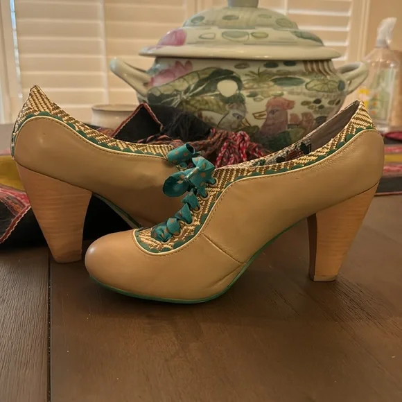 Poetic License Beige Shoes with Teal and Gold Accents - Picture 2 of 7